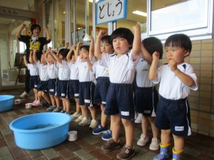 どじょうつかみ大会！