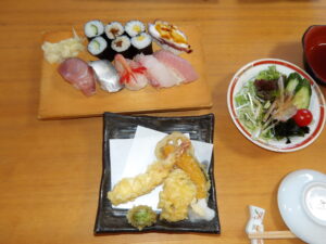 上にぎりを食べに行こう♪