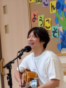 ギターと歌のボランティア　～大間圭介さん～